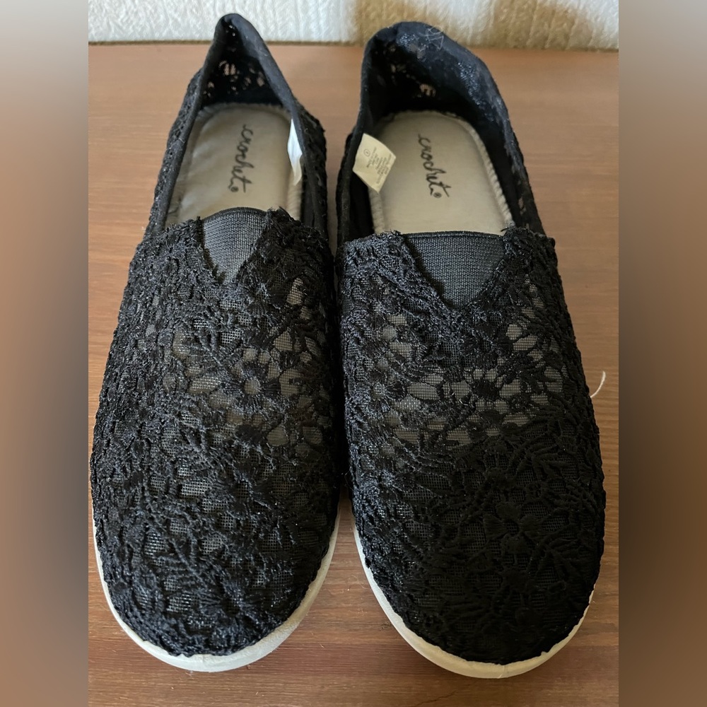 Women’s black lace sneakers